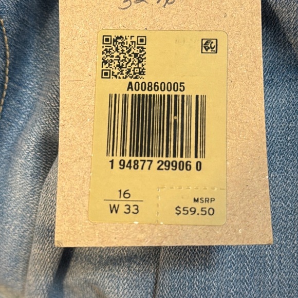 Levi’s 311 Shaping Skinny Capri Hypersoft Mid Rise Light Wash Women’s 16 W33 NWT - Picture 8 of 8